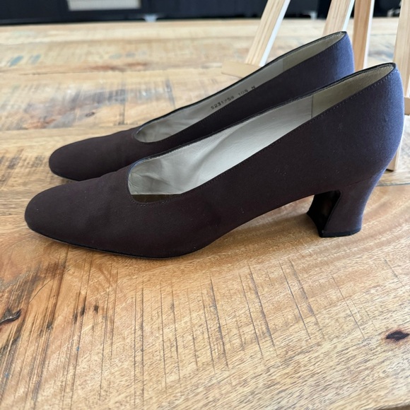 STUART WEITZMAN Classic Chocolate Brown Pumps Heels Size 10.5 - Picture 1 of 14
